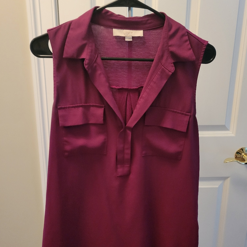 LOFT Red Sleeveless Notched Collar Blouse. Medium